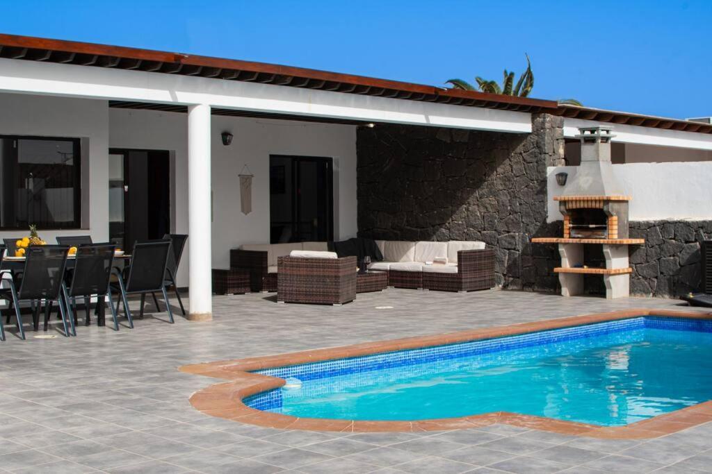 Casa Marlay Spacious, Heated Pool, Bbq & Fast Wi-Fi Only 15 Minutes Walk To Town Playa Blanca  Extérieur photo