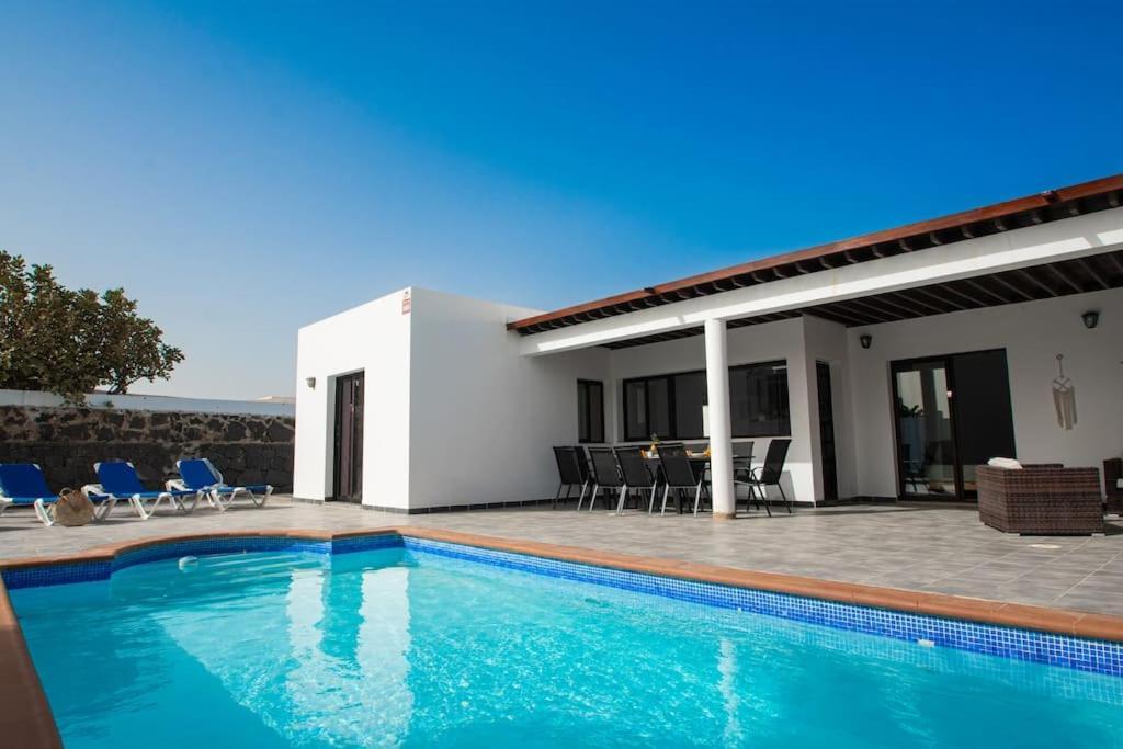 Casa Marlay Spacious, Heated Pool, Bbq & Fast Wi-Fi Only 15 Minutes Walk To Town Playa Blanca  Extérieur photo