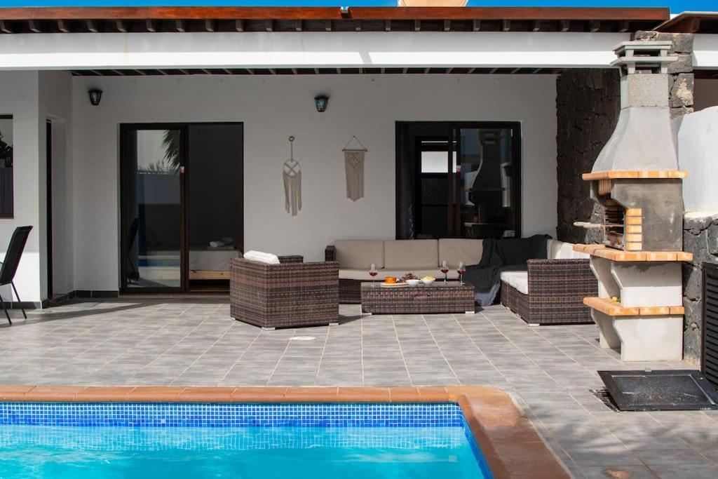 Casa Marlay Spacious, Heated Pool, Bbq & Fast Wi-Fi Only 15 Minutes Walk To Town Playa Blanca  Extérieur photo
