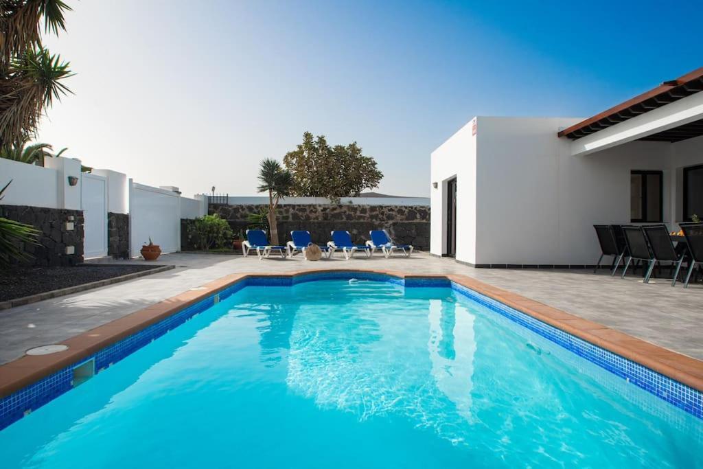 Casa Marlay Spacious, Heated Pool, Bbq & Fast Wi-Fi Only 15 Minutes Walk To Town Playa Blanca  Extérieur photo