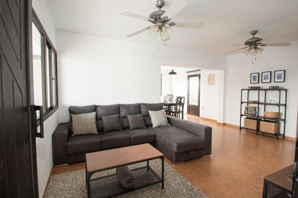 Casa Marlay Spacious, Heated Pool, Bbq & Fast Wi-Fi Only 15 Minutes Walk To Town Playa Blanca  Extérieur photo