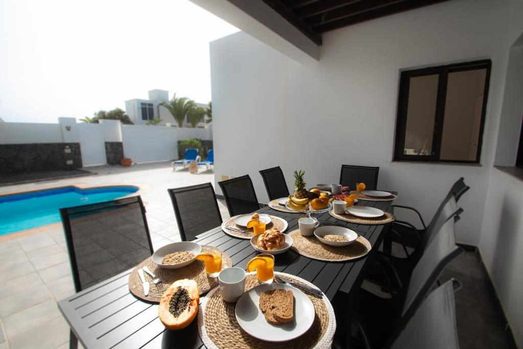 Casa Marlay Spacious, Heated Pool, Bbq & Fast Wi-Fi Only 15 Minutes Walk To Town Playa Blanca  Extérieur photo