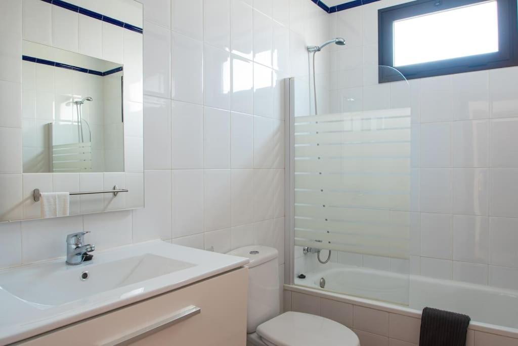 Casa Marlay Spacious, Heated Pool, Bbq & Fast Wi-Fi Only 15 Minutes Walk To Town Playa Blanca  Extérieur photo