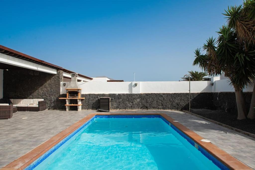 Casa Marlay Spacious, Heated Pool, Bbq & Fast Wi-Fi Only 15 Minutes Walk To Town Playa Blanca  Extérieur photo