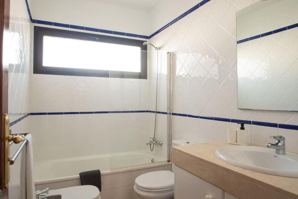 Casa Marlay Spacious, Heated Pool, Bbq & Fast Wi-Fi Only 15 Minutes Walk To Town Playa Blanca  Extérieur photo