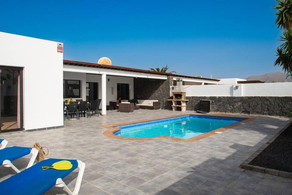 Casa Marlay Spacious, Heated Pool, Bbq & Fast Wi-Fi Only 15 Minutes Walk To Town Playa Blanca  Extérieur photo