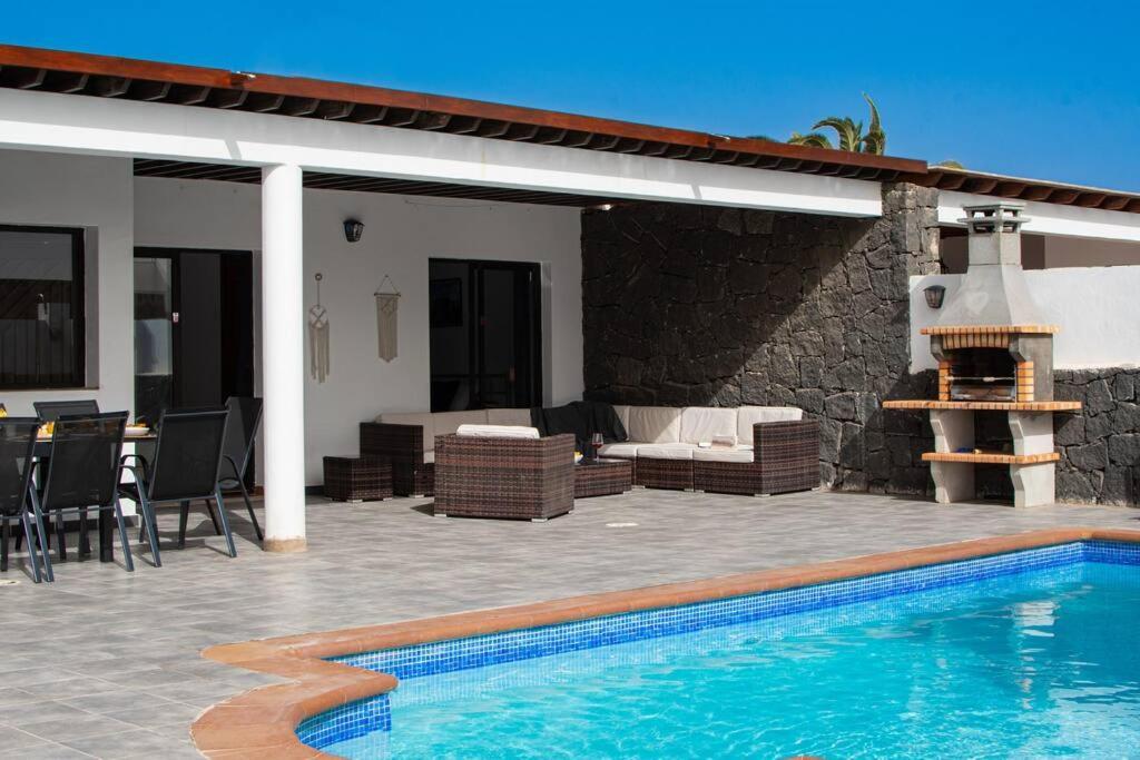 Casa Marlay Spacious, Heated Pool, Bbq & Fast Wi-Fi Only 15 Minutes Walk To Town Playa Blanca  Extérieur photo