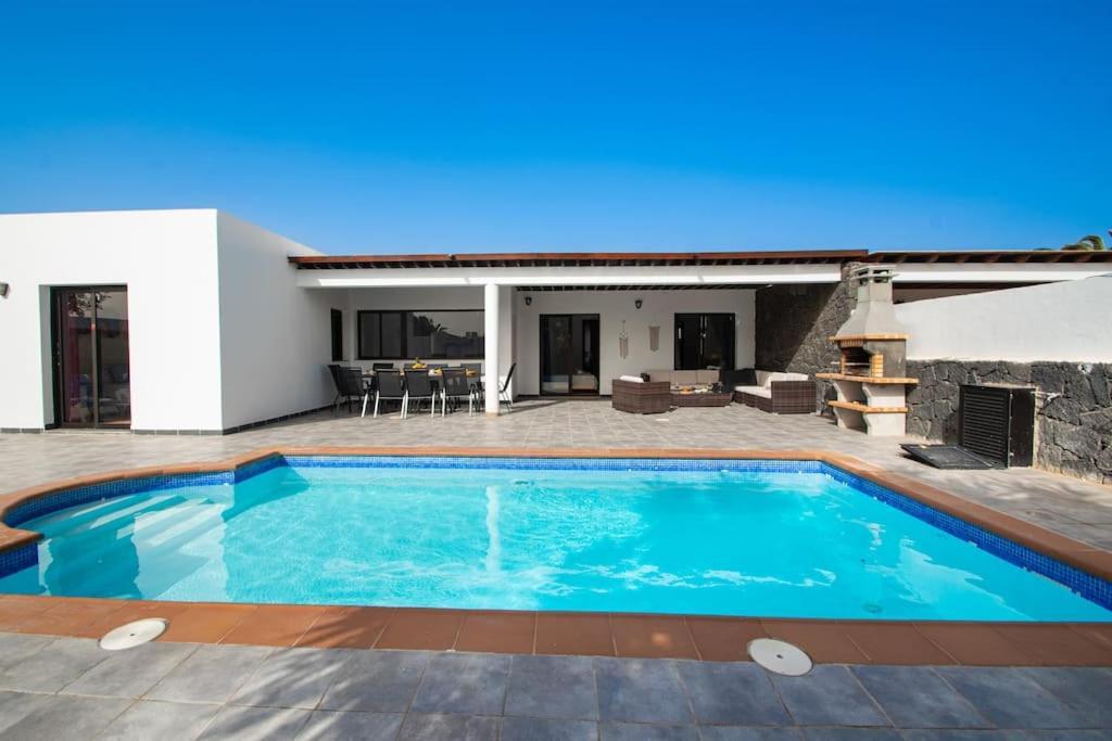 Casa Marlay Spacious, Heated Pool, Bbq & Fast Wi-Fi Only 15 Minutes Walk To Town Playa Blanca  Extérieur photo